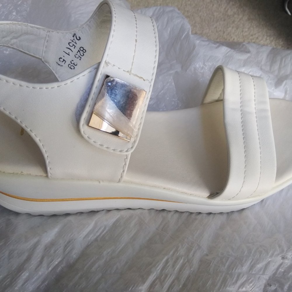 Shoes - Picture 5 of 16